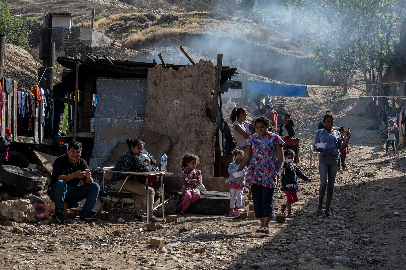 El Cañón del Alacrán en Tijuana es el hogar de miles de personas expulsadas desde Estados Unidos. Muchos sobreviven en el albergue del pastor Gustavo Banda.