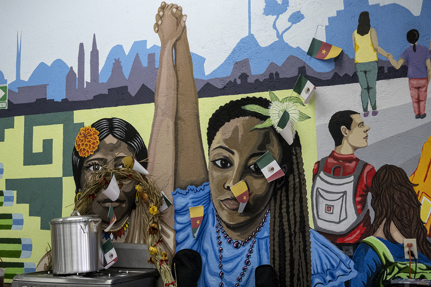 El mural de un albergue en Tijuana muestra el nuevo rostro de la ciudad fronteriza.